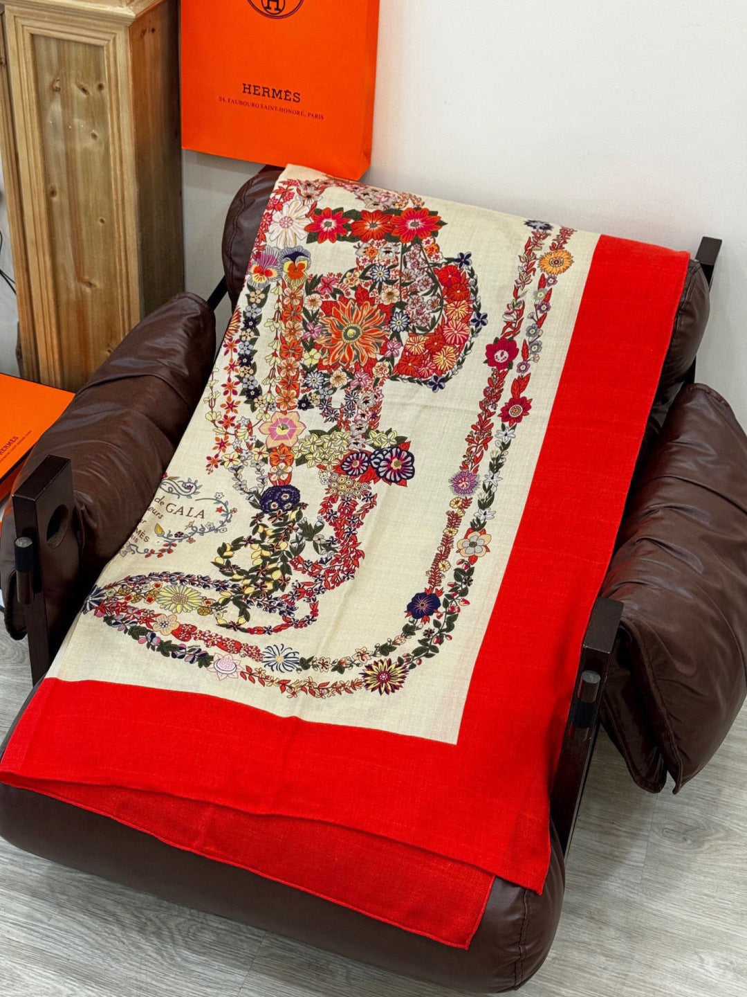 HM 25s Velvet Square Scarf 140cm Light Beige Red Cashmere 976213