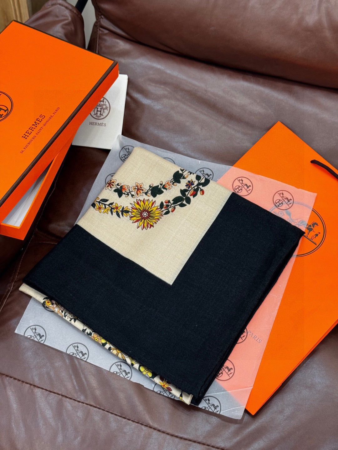 HM 25s Velvet Square Scarf 140cm Black Beige Cashmere 976215