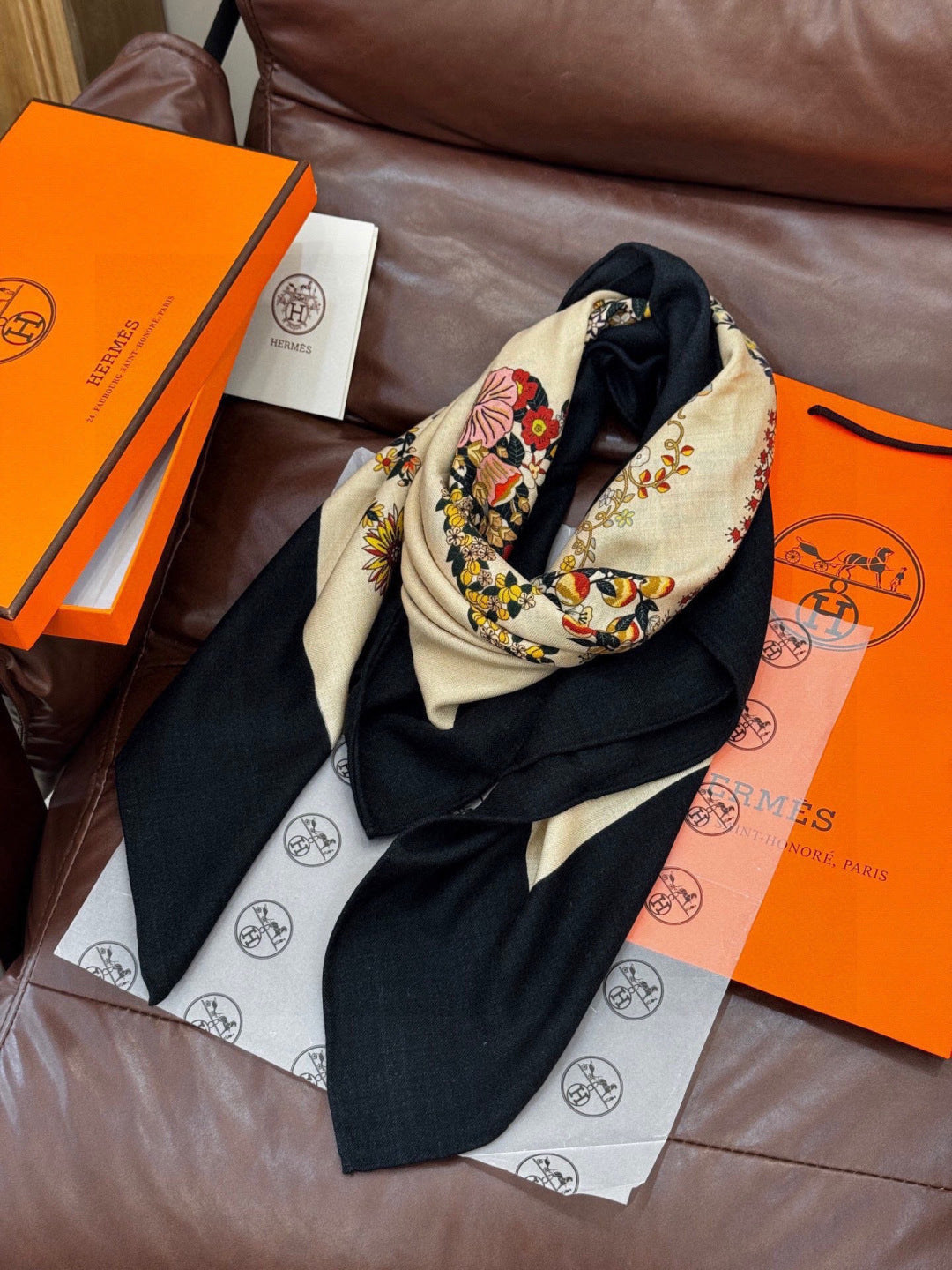 HM 25s Velvet Square Scarf 140cm Black Beige Cashmere 976215