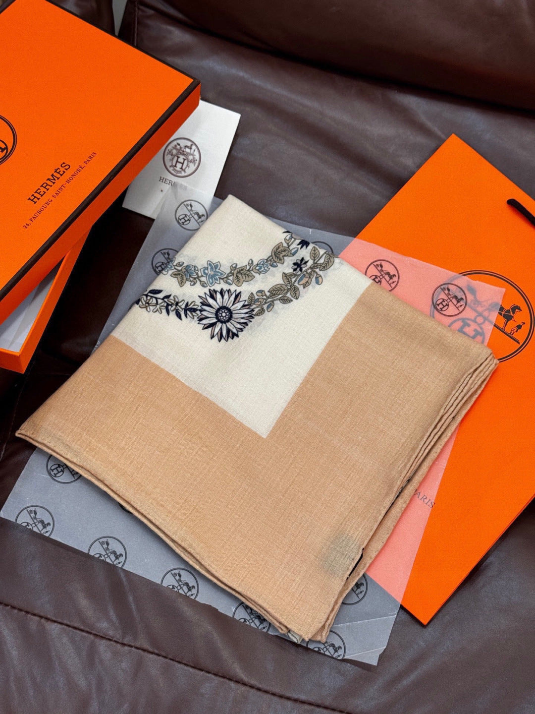 HM 25s Velvet Square Scarf 140cm White Beige Black Cashmere 976216