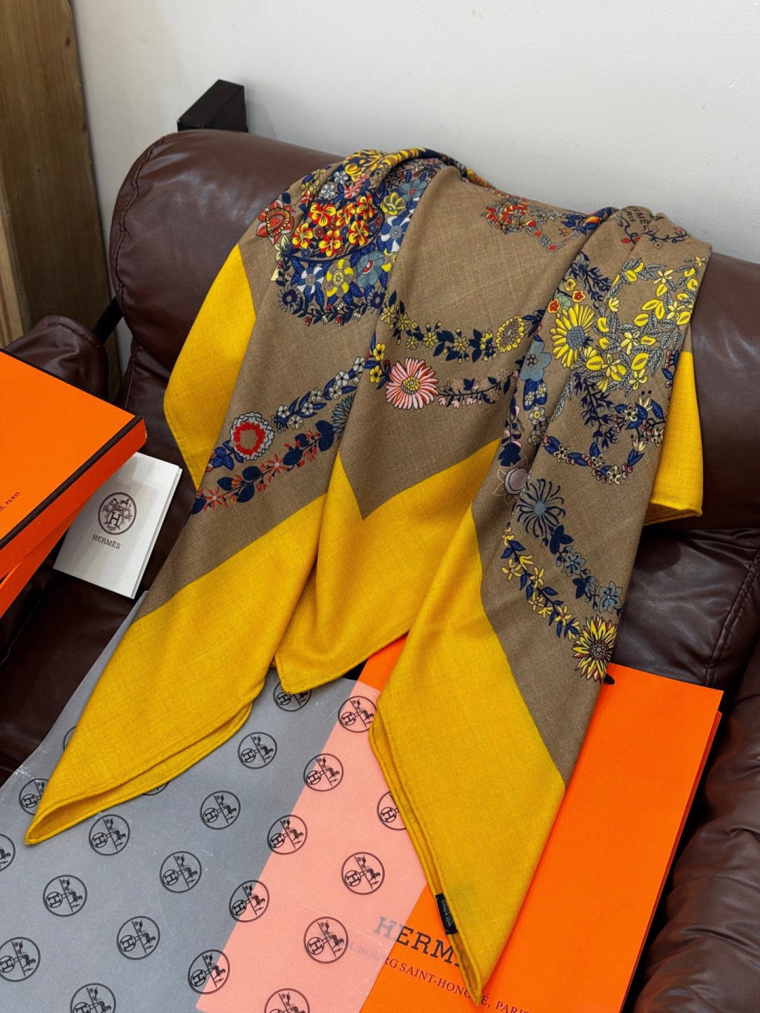 HM 25s Velvet Square Scarf 140cm Yellow Brown Cashmere 976217