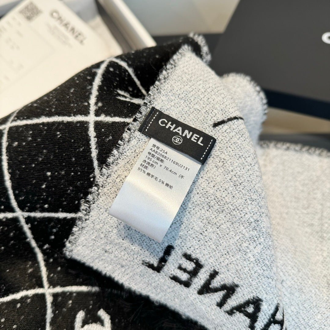 CC 25 Diamond Logo Scarf 198cm Black Sheep Wool 293476