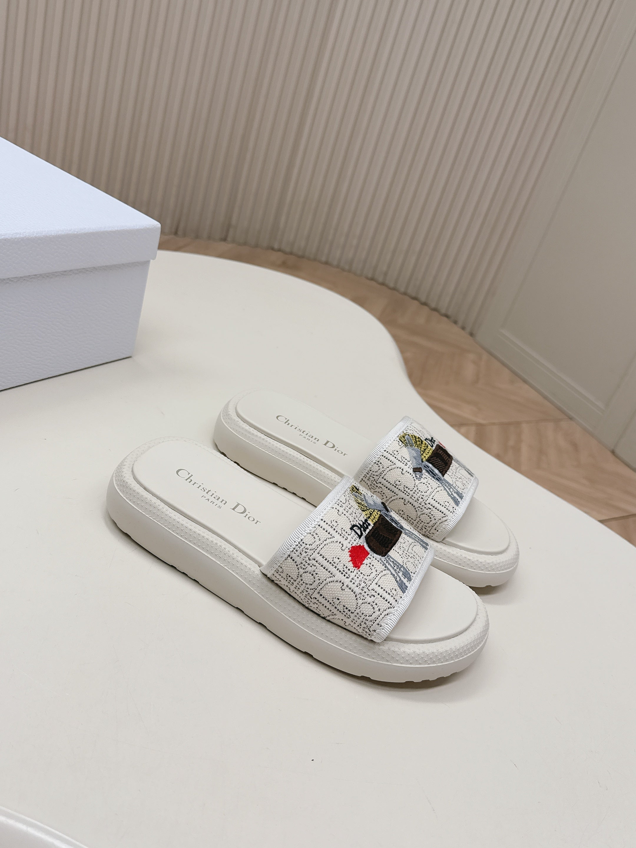 CD 26s  Slippers White Canvas Lambskin 643806