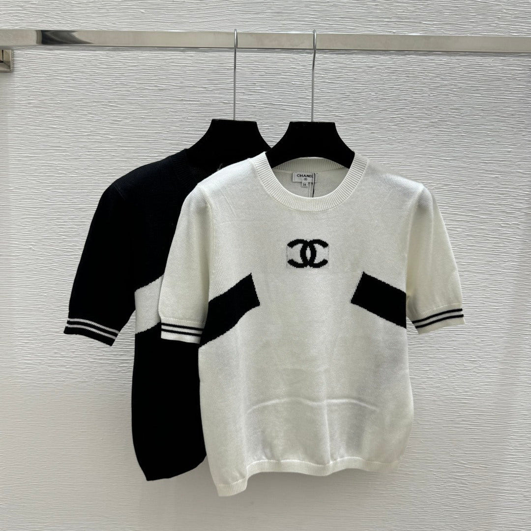 Chanel 2026 Round Neck Knitted Short Sleeve Black and White Wool 150555