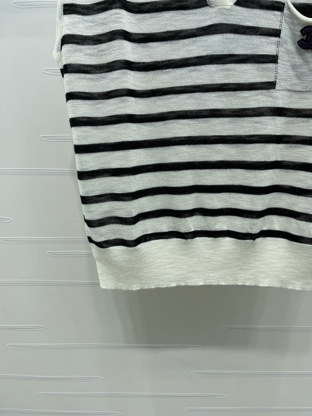 Chanel 2026 Color-blocked Striped V-neck Vest Black Cream Cotton 380675