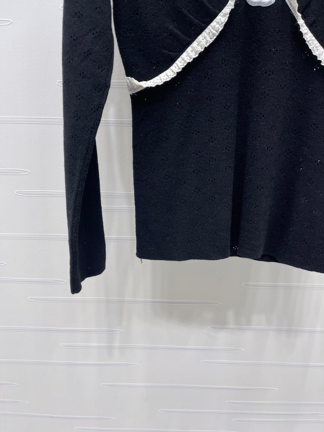 Chanel 2026 Lace-trimmed Knit V-neck Long-sleeved Top Wool 773815