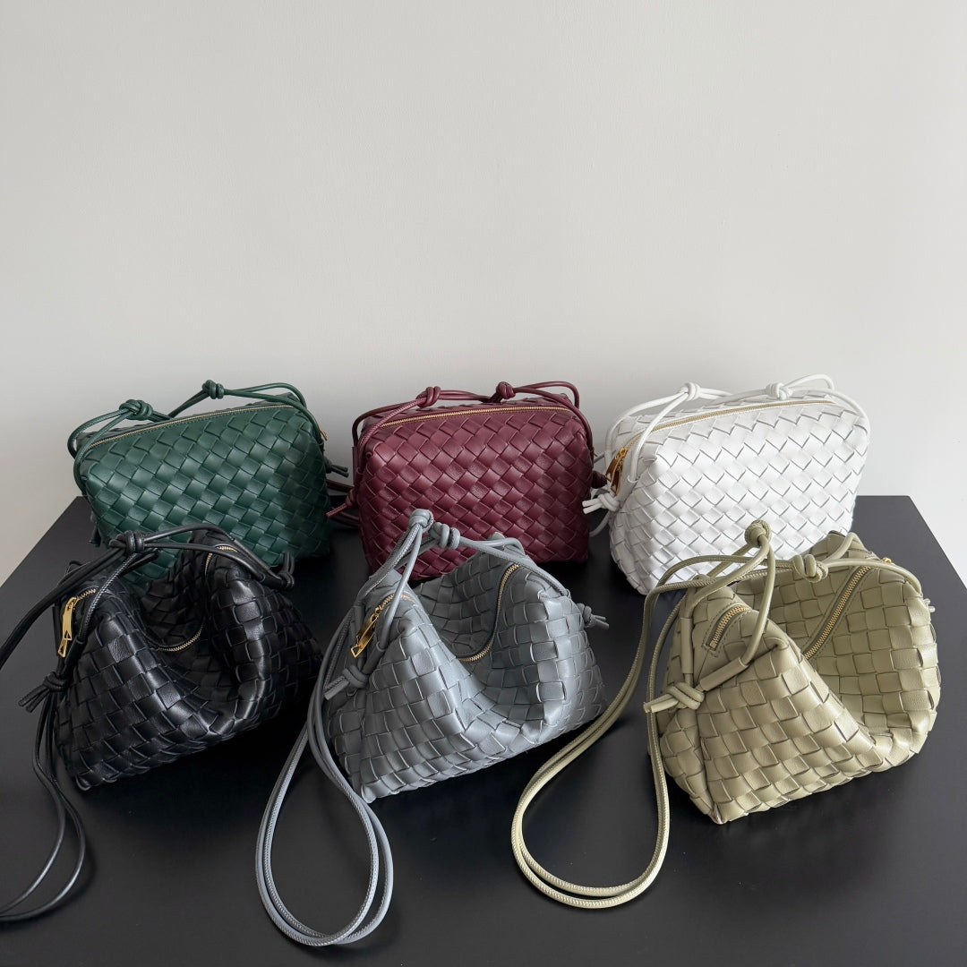 BV Loop 22cm Bag Lambskin 242916