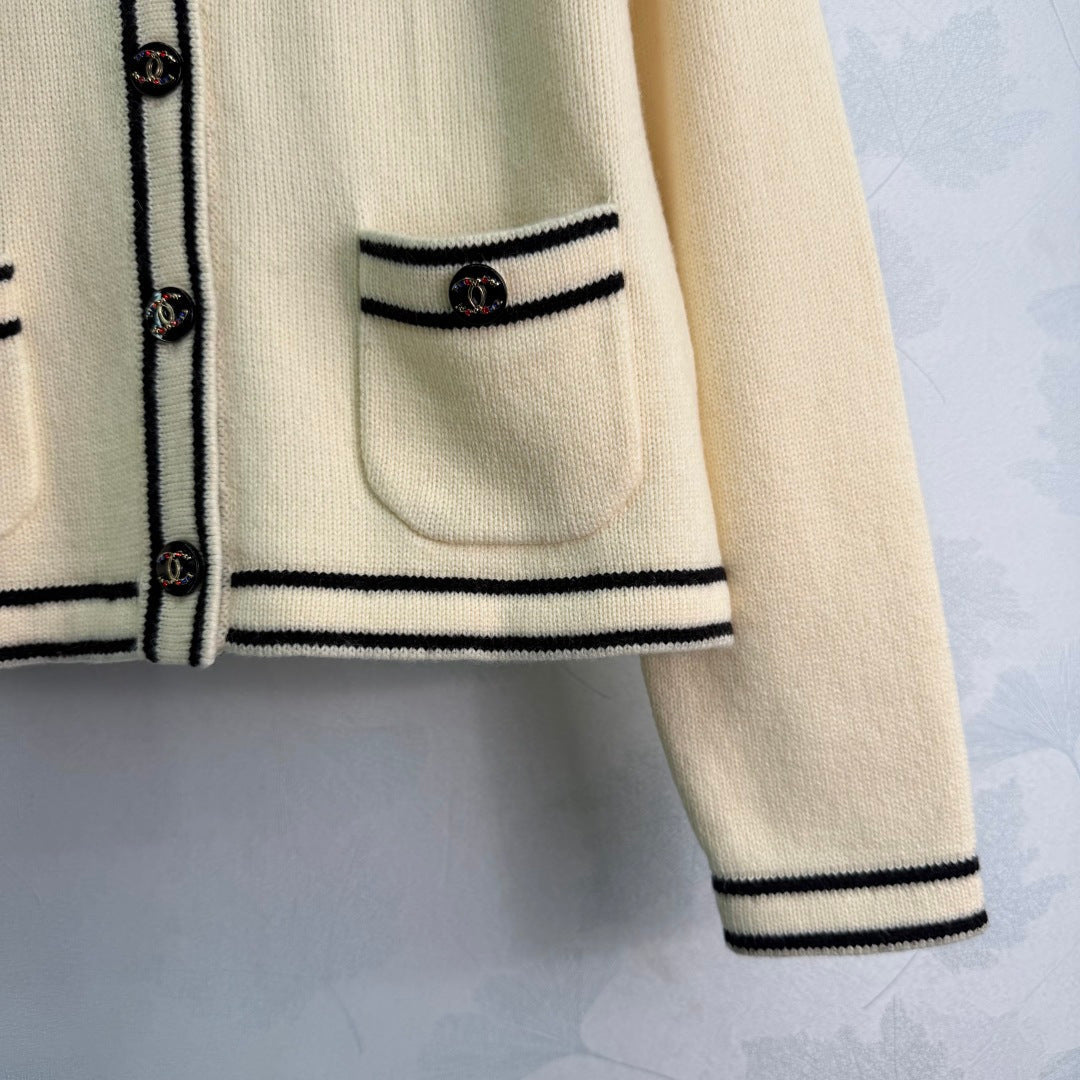 Chanel 2026 Brooch Cardigan Wool 449278