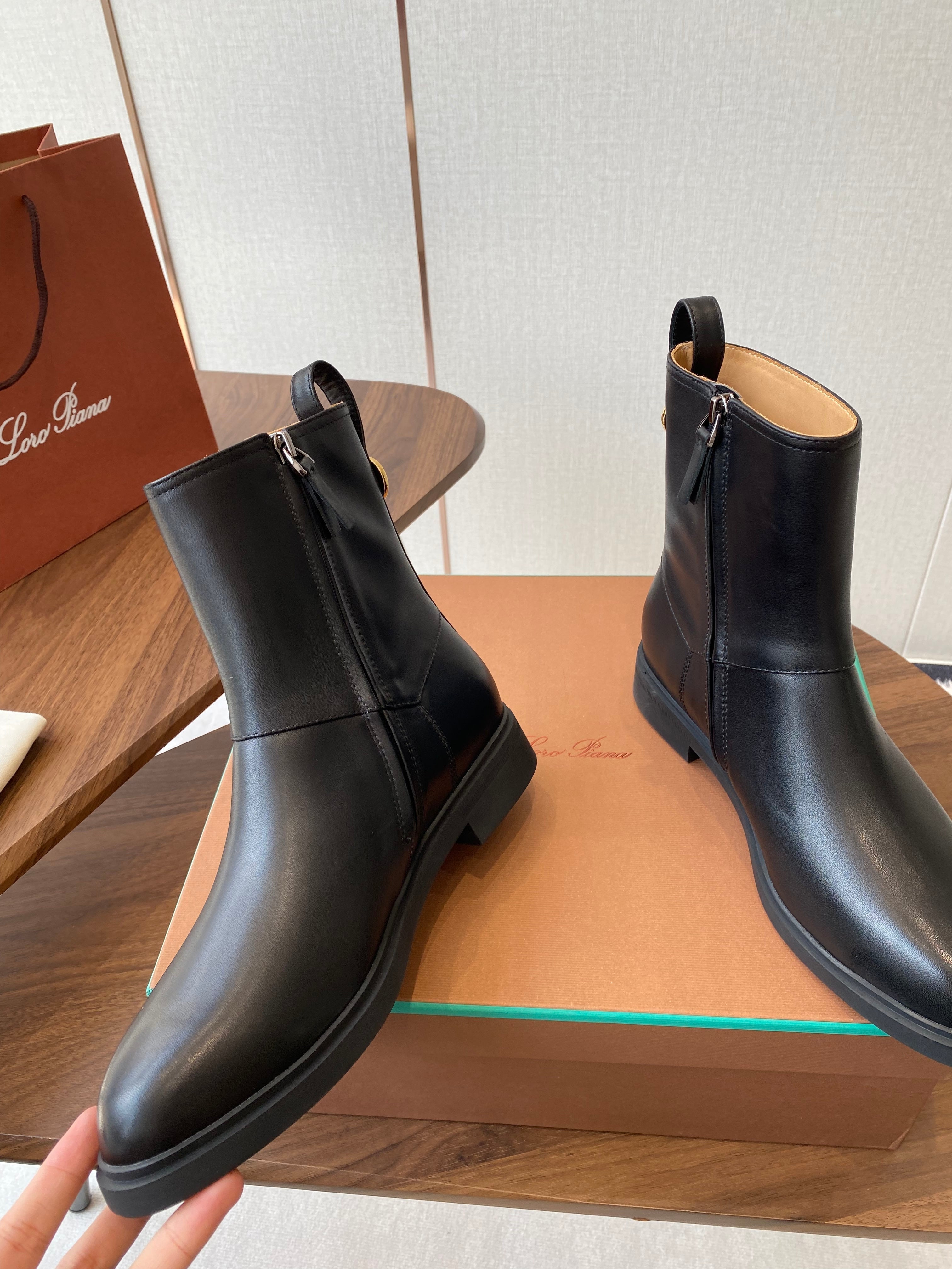 LP latest short boots black  calfskin 388110