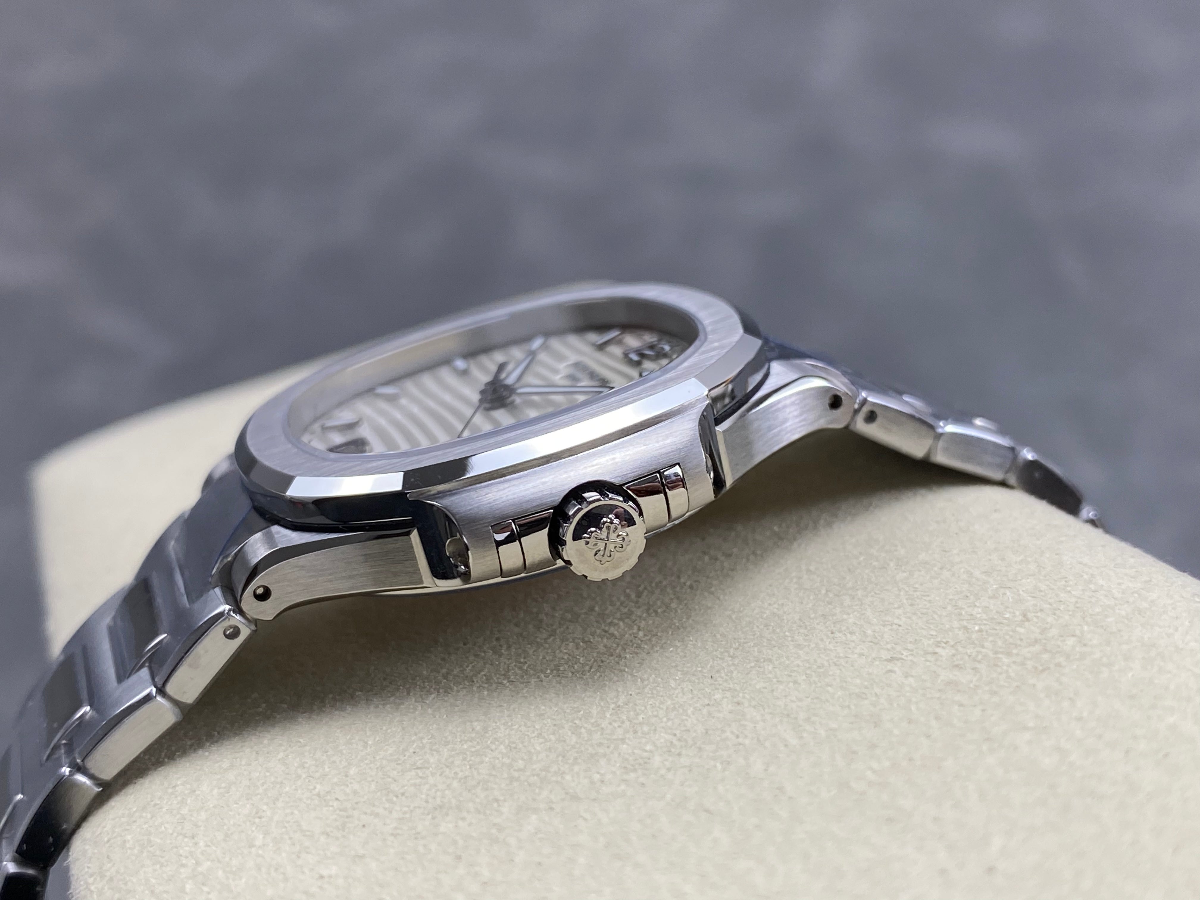 Patek Philippe Nautilus 35mm Cream Dial Sliver Case
