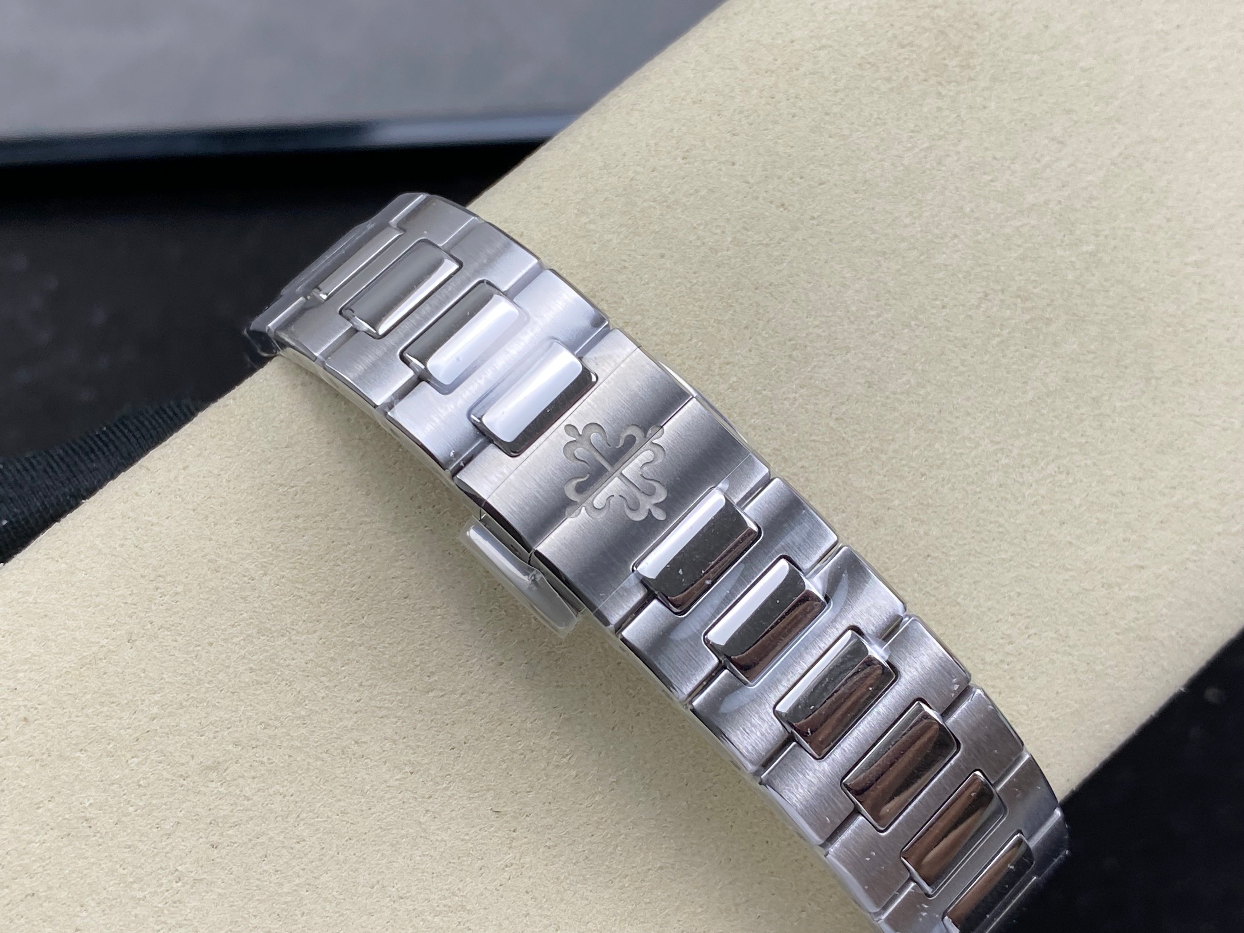 Patek Philippe Nautilus 35mm Blue Dial Sliver Case Diamond Bezel