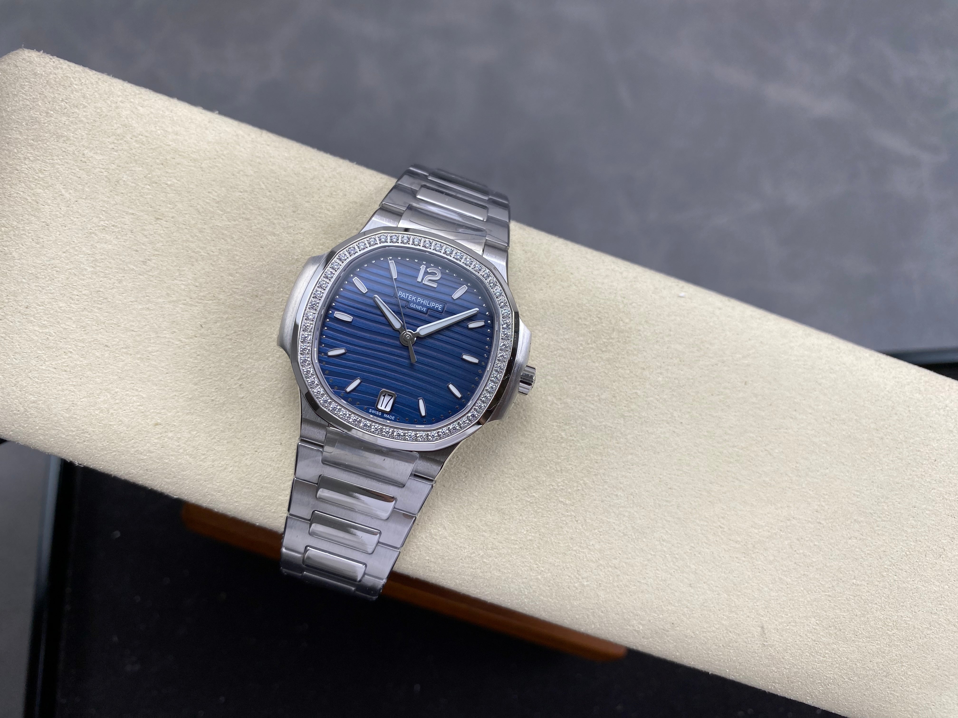 Patek Philippe Nautilus 35.2mm Blue Dial Diamond Benzel Steel Case