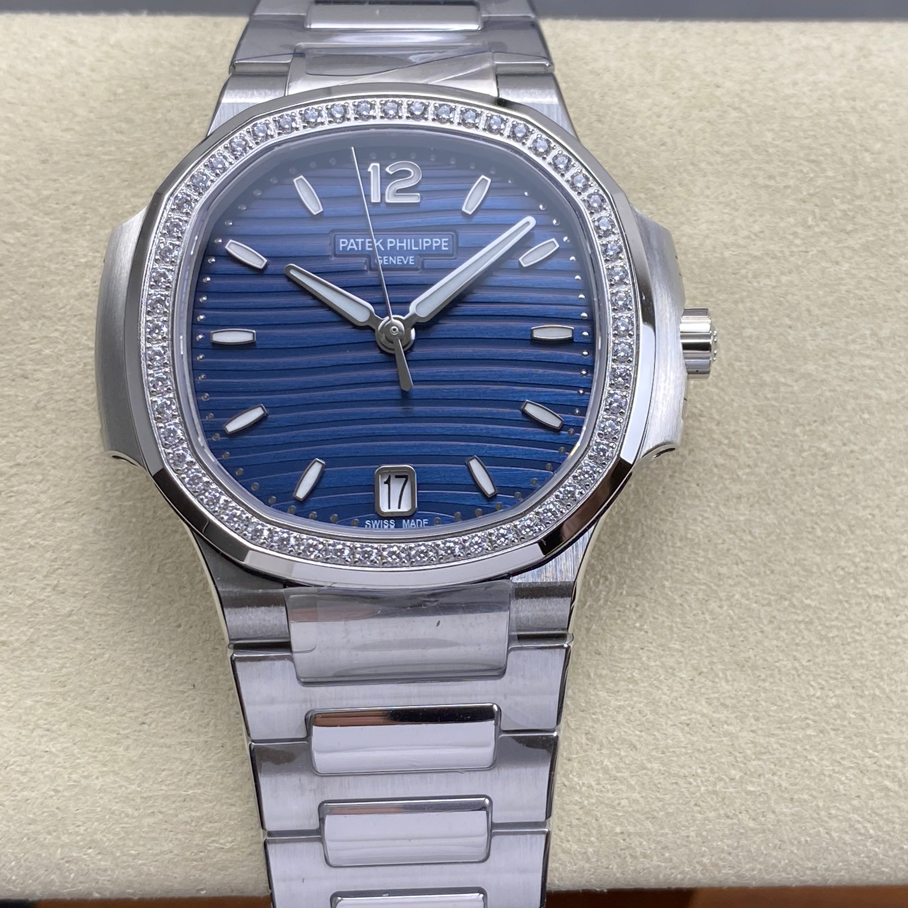 Patek Philippe Nautilus 35.2mm Blue Dial Diamond Benzel Steel Case
