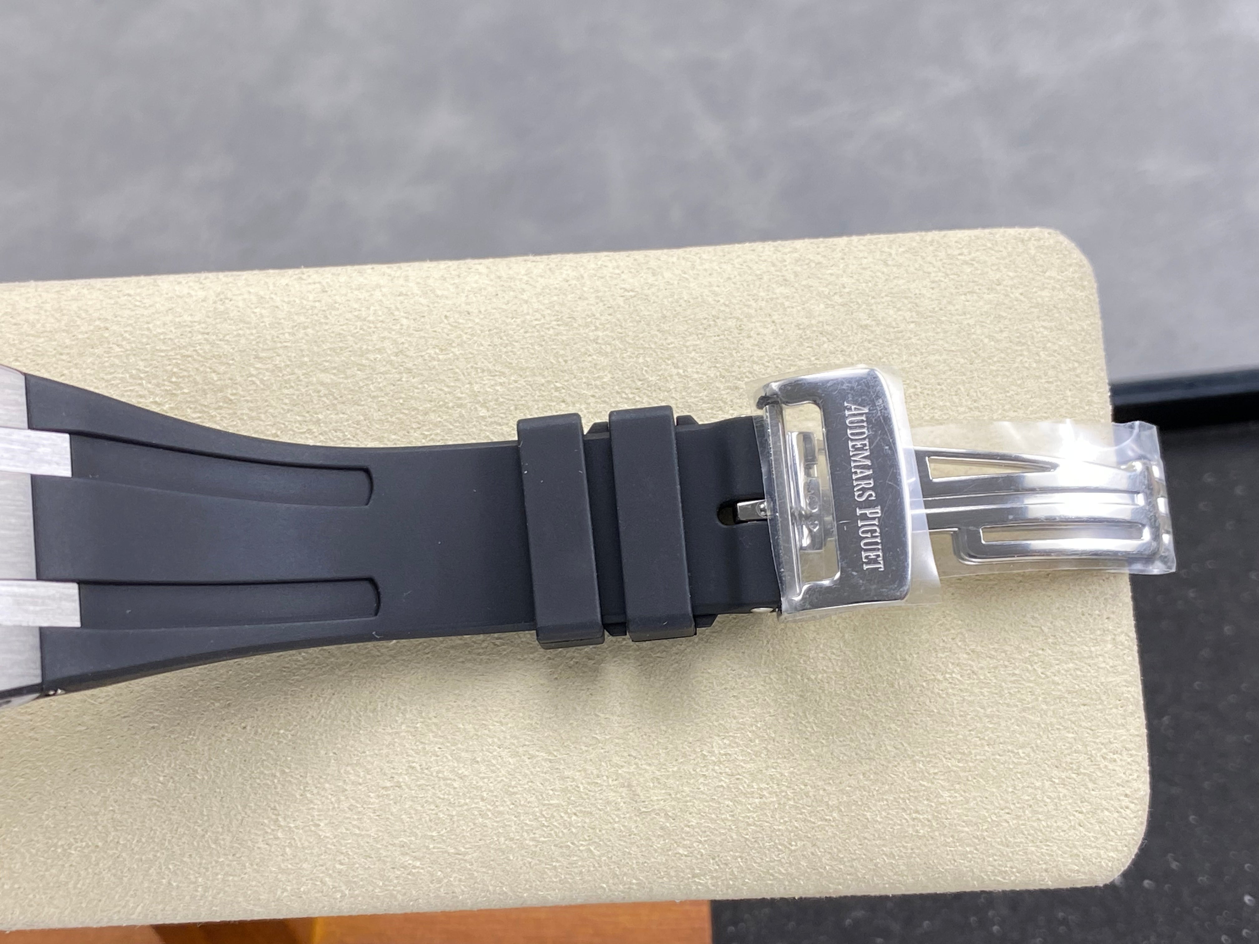 Audemars Piguet Royal Oak Chronograph 41mm Black White Dial Rubber Strap
