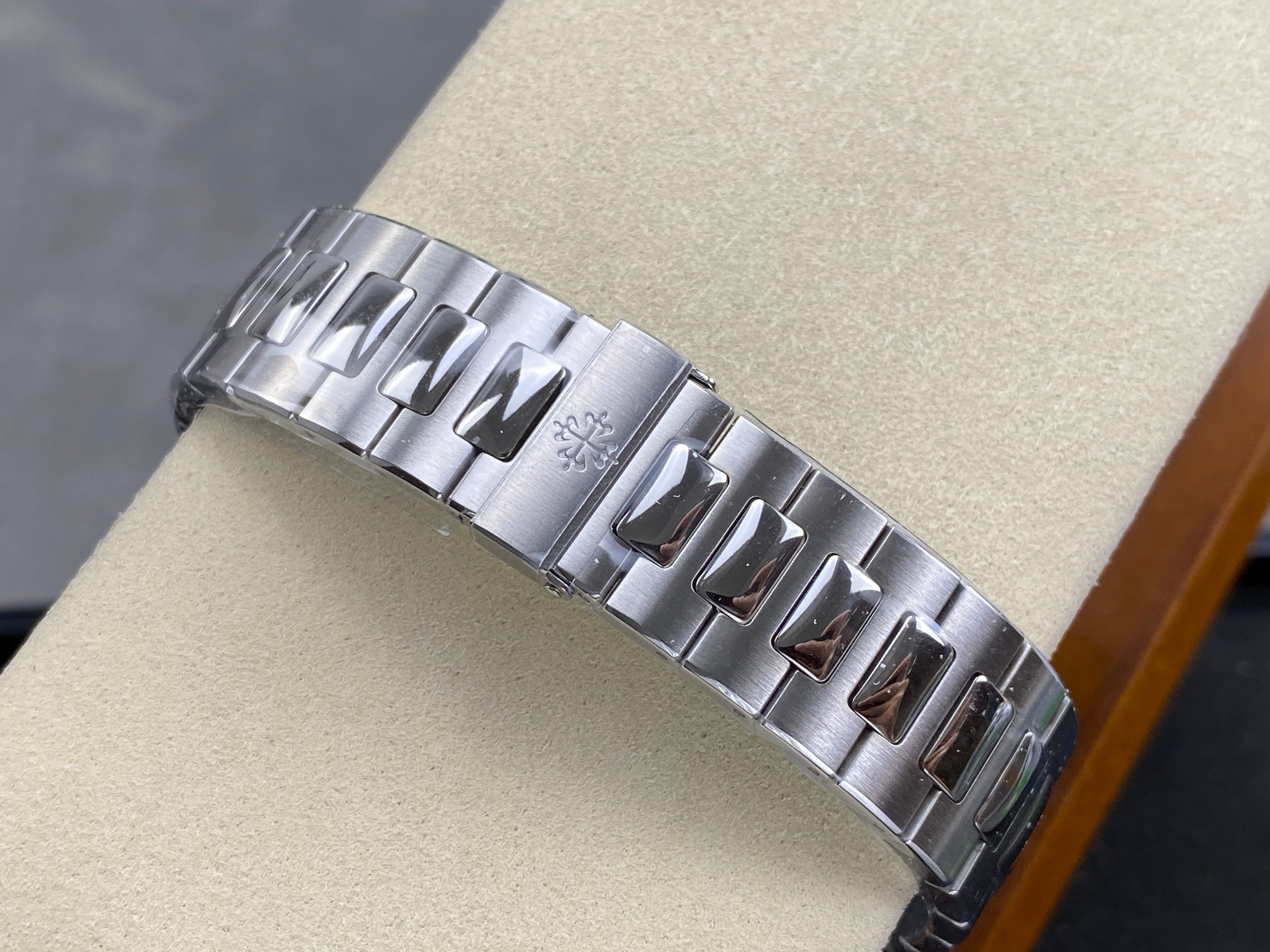Patek Philippe Nautilus 40mm Diamond Benzel Green Dial