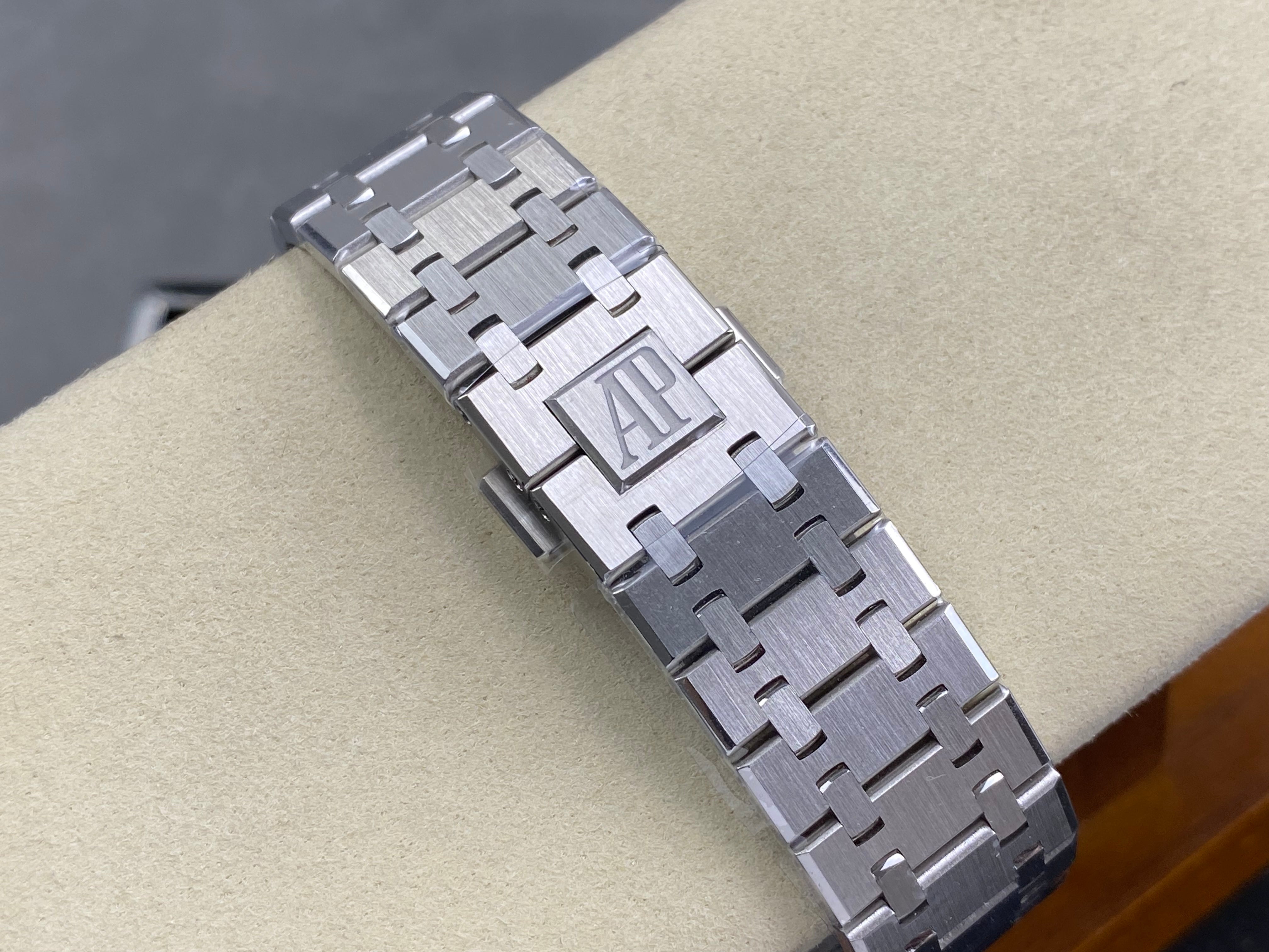 Audemars Piguet Royal Oak Selfwinding 41mm 15510 Khaki Green Dial