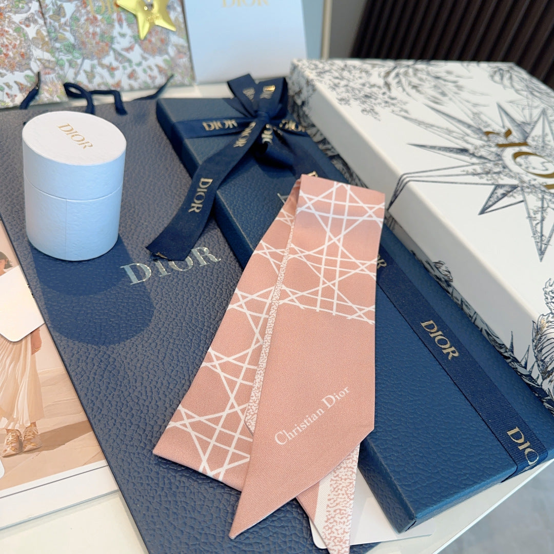 CC  Twilly Mini Scarf 120cm Light Pink Mulberry Silk 945733