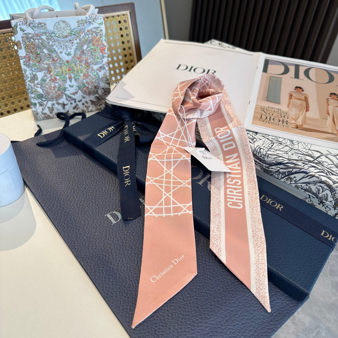 CC  Twilly Mini Scarf 120cm Light Pink Mulberry Silk 945733