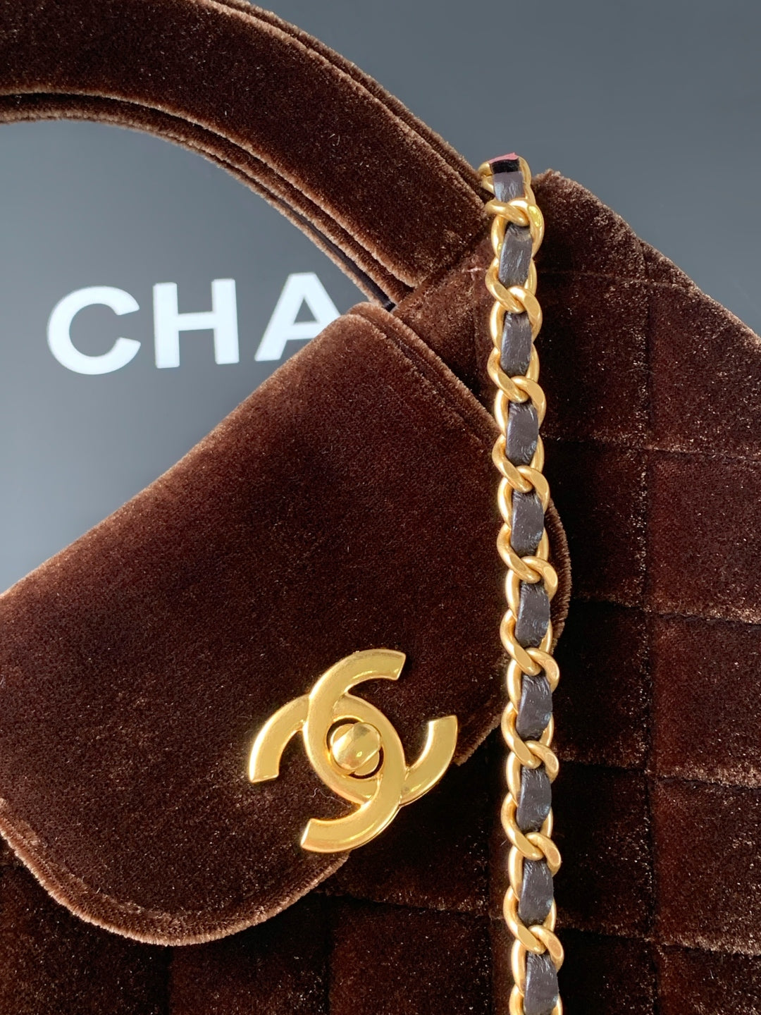 cc 24a nano 19cm kelly shopper bag chocolate brown velvet