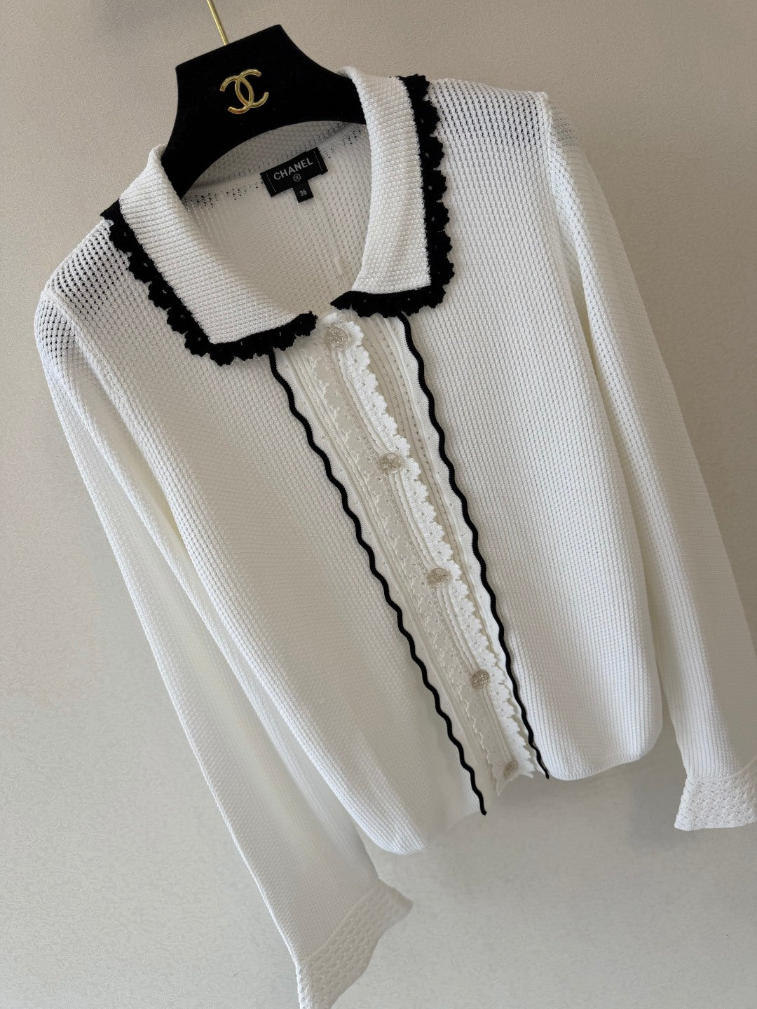 Chanel 2026 Collared Long-sleeved Cardigan Wool 422940