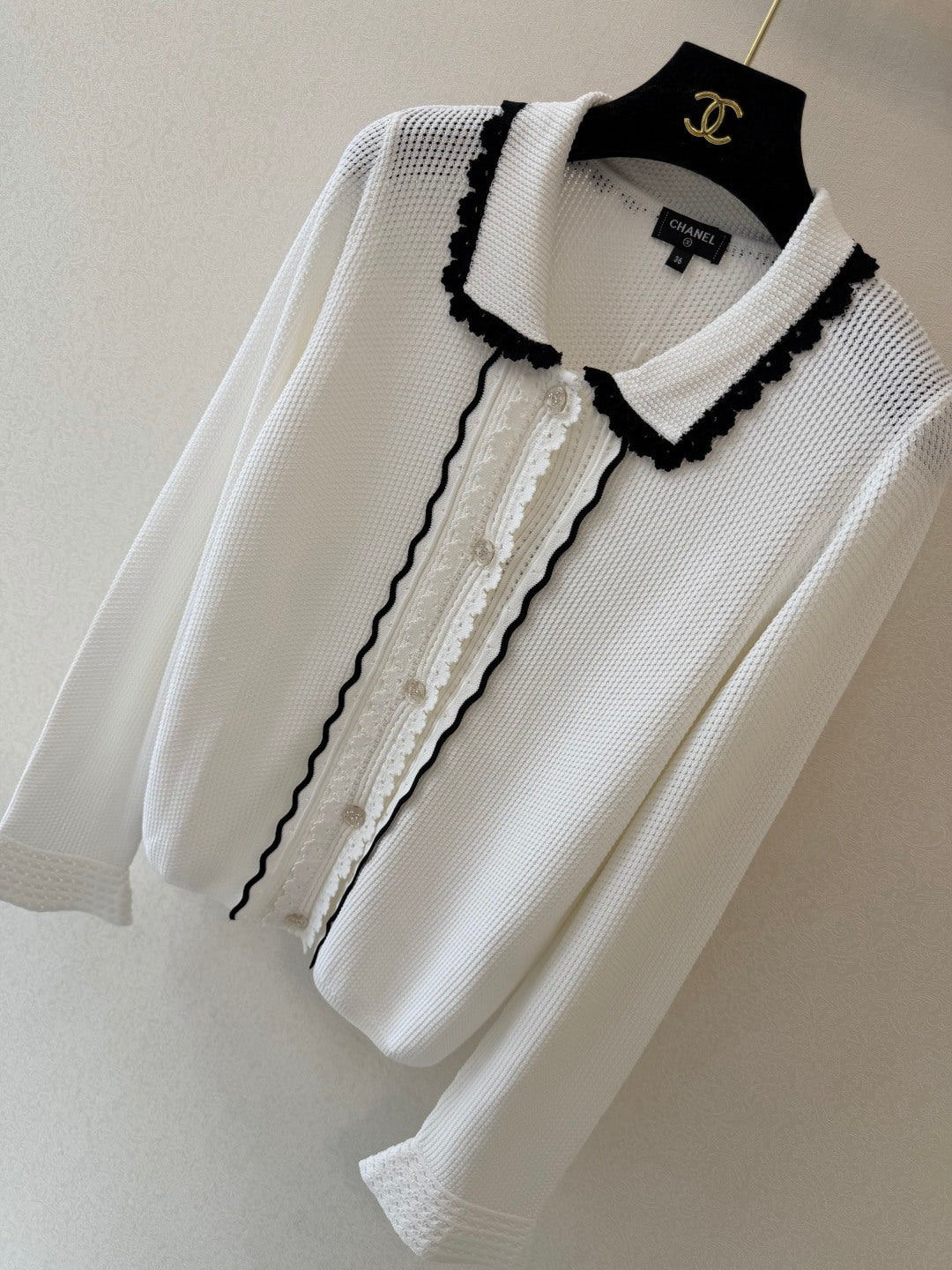 Chanel 2026 Collared Long-sleeved Cardigan Wool 422940