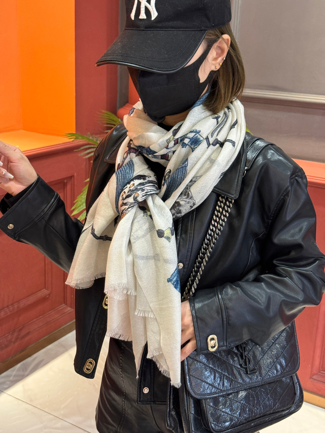 HM 25s Radiant Scarf 200cm White Blue Cashmere Silk 962391