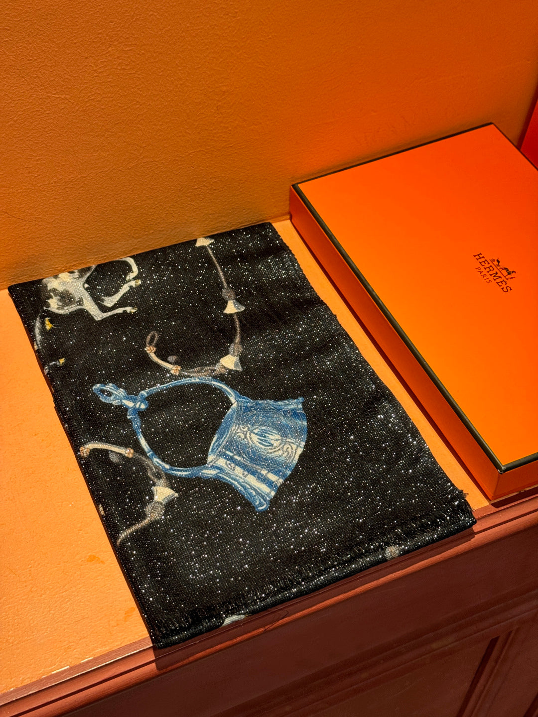 HM 25s Radiant Scarf 200cm Black Blue Cashmere Silk 962392