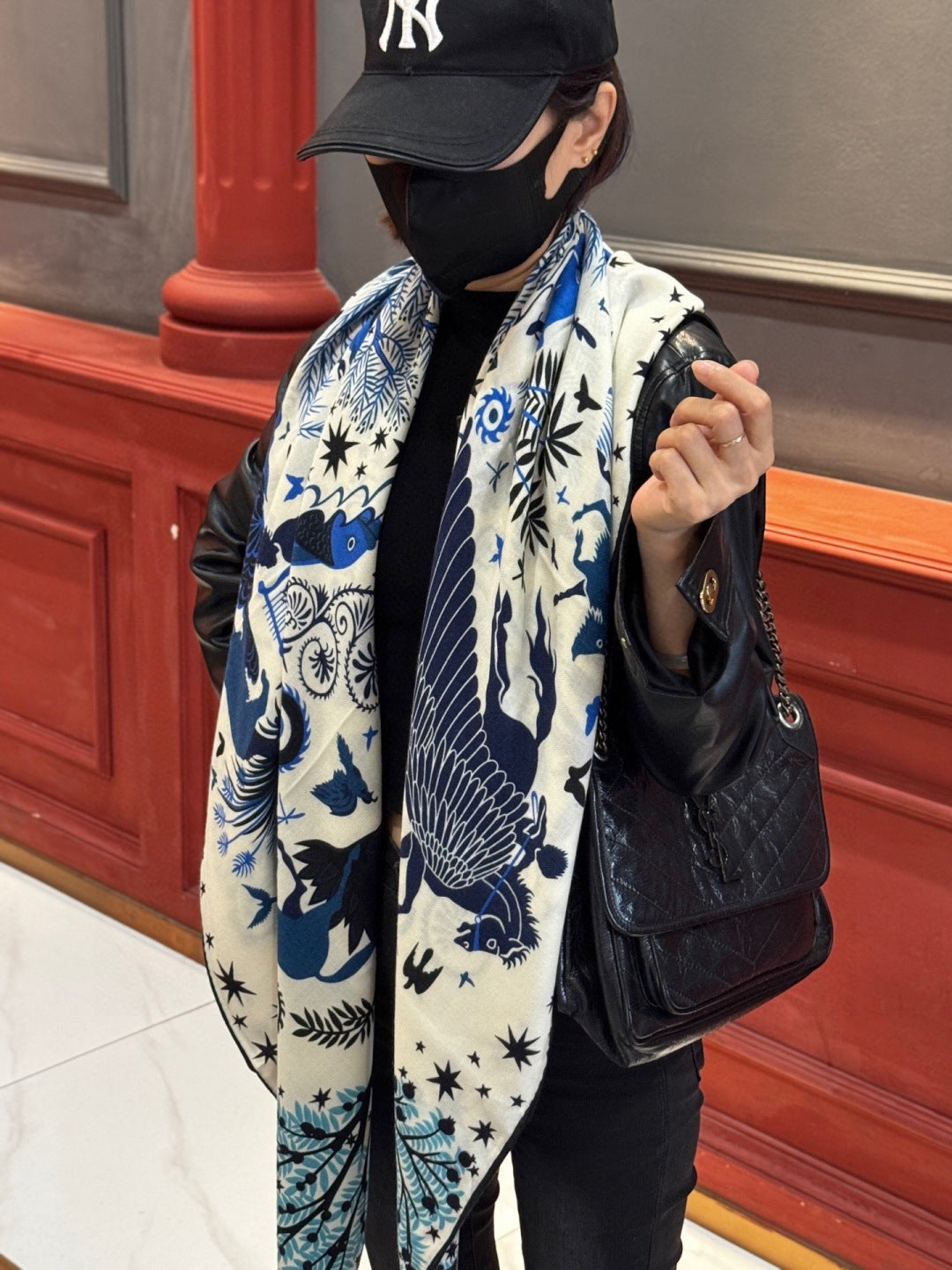 HM 25s Scarf 140cm White Blue Cashmere Silk 962468