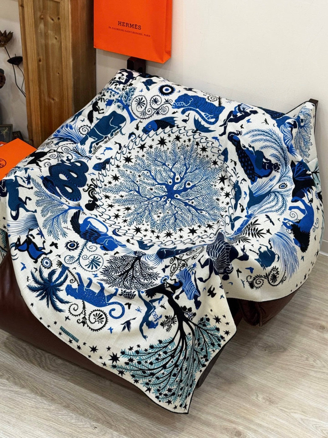 HM 25s Scarf 140cm White Blue Cashmere Silk 962468