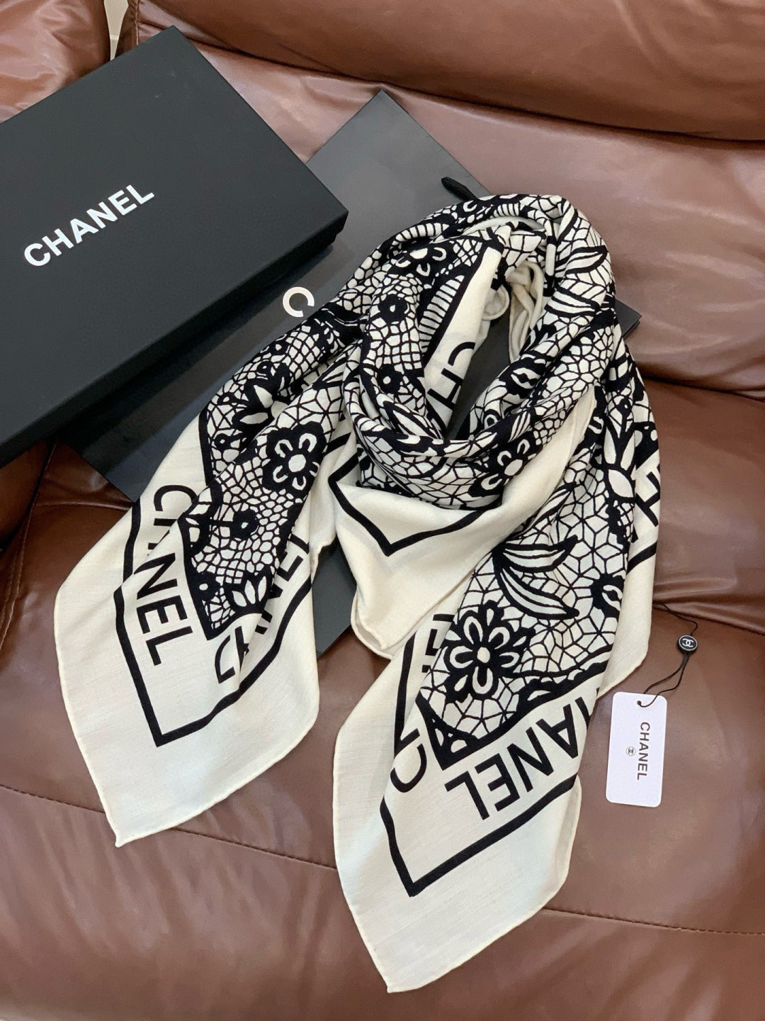CC 25 Scarf 135cm White  Black Cashmere Mulberry Silk 965404