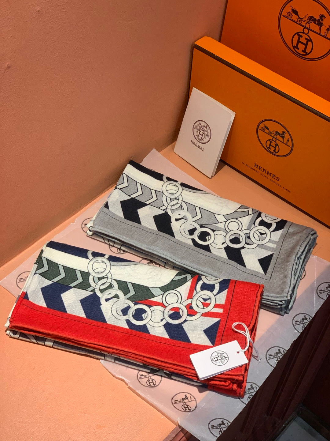 HM 25s Horse Reversible Scarf 140cm White Red Black Cashmere Silk 967387