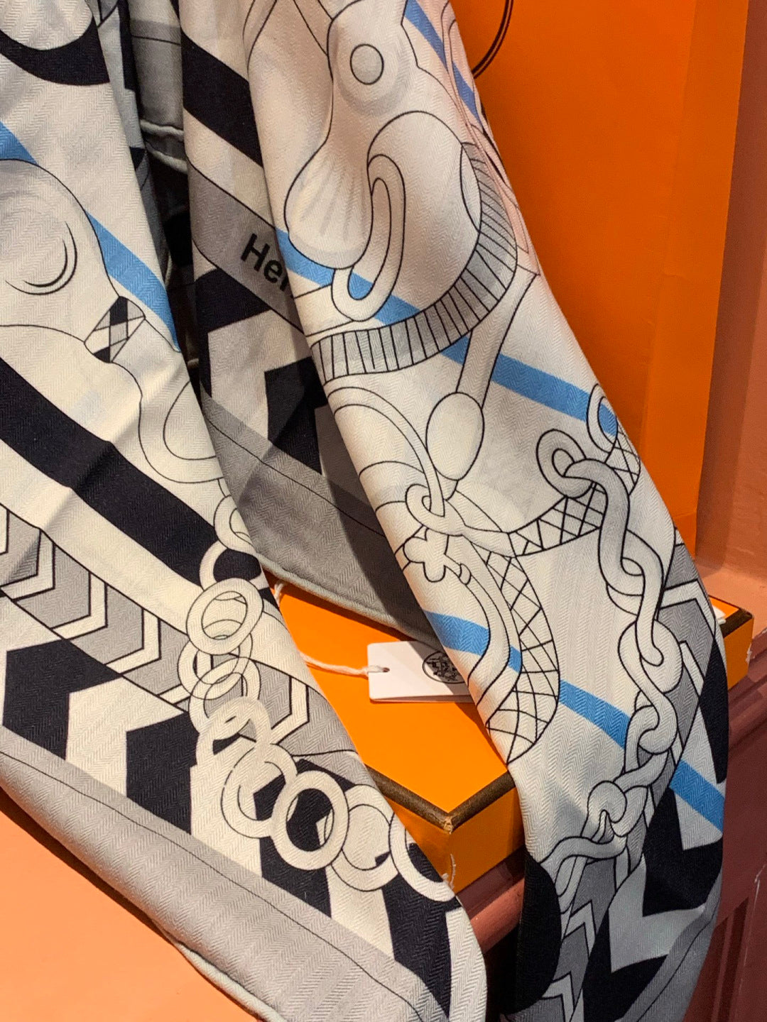 HM 25s Horse Reversible Scarf 140cm White Gray Black Cashmere Silk 967388