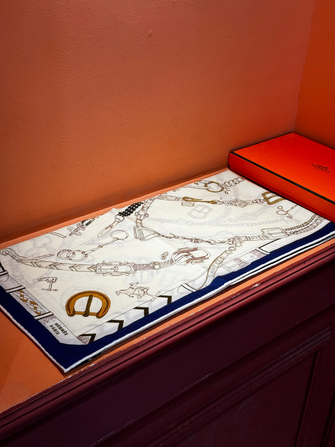 HM 25s Horse Reversible Scarf 140cm Beige Blue Cashmere Silk 967391