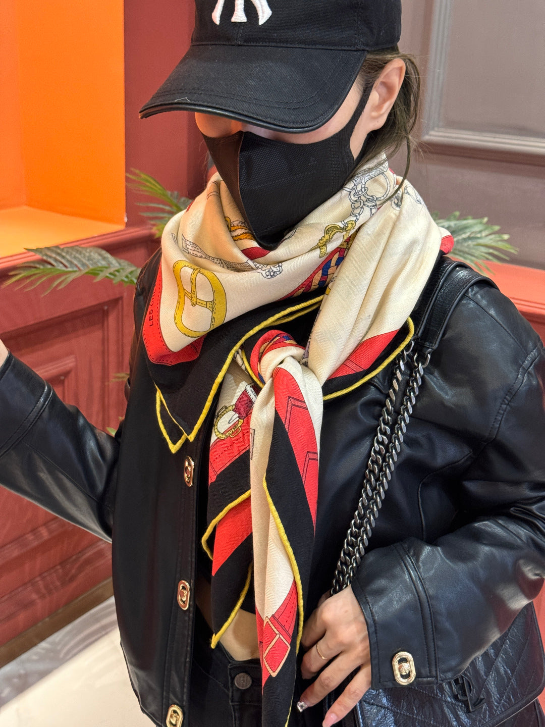 HM 25s Horse Reversible Scarf 140cm Beige Black Red Cashmere Silk 967395