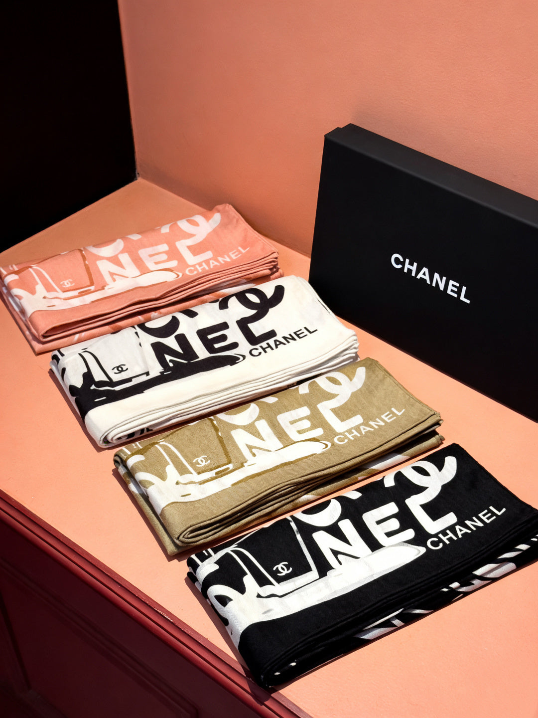 CC 25 Reversible Scarf 135cm Black White Cashmere 970901