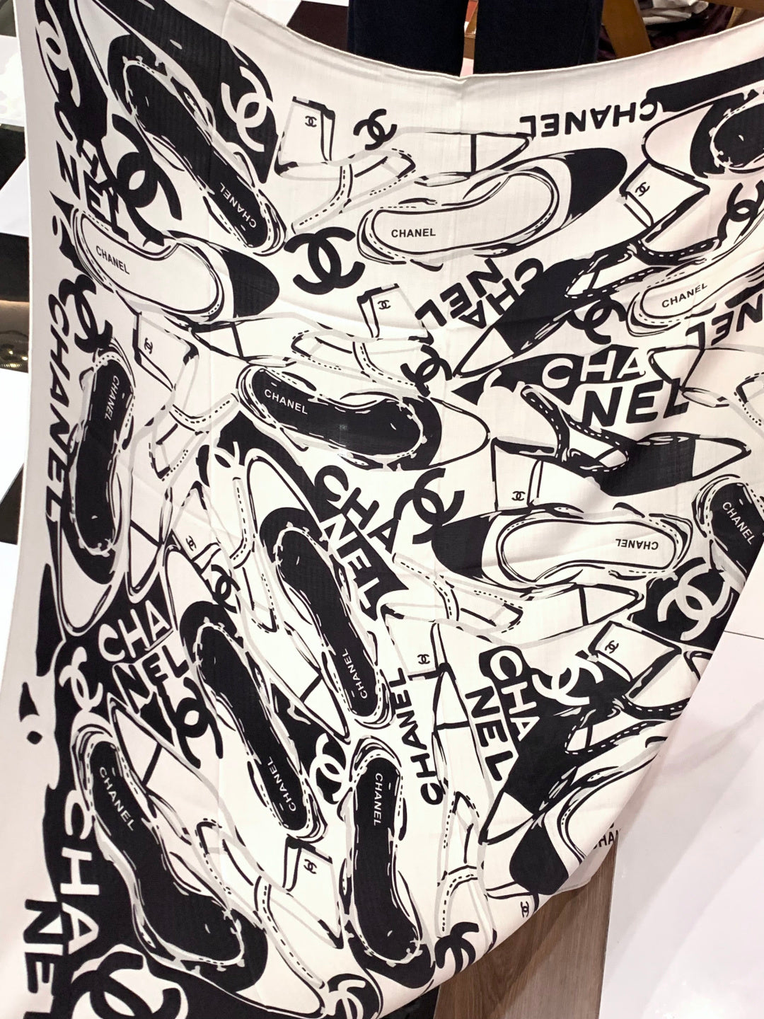 CC 25 Reversible Scarf 135cm Black White Cashmere 970901