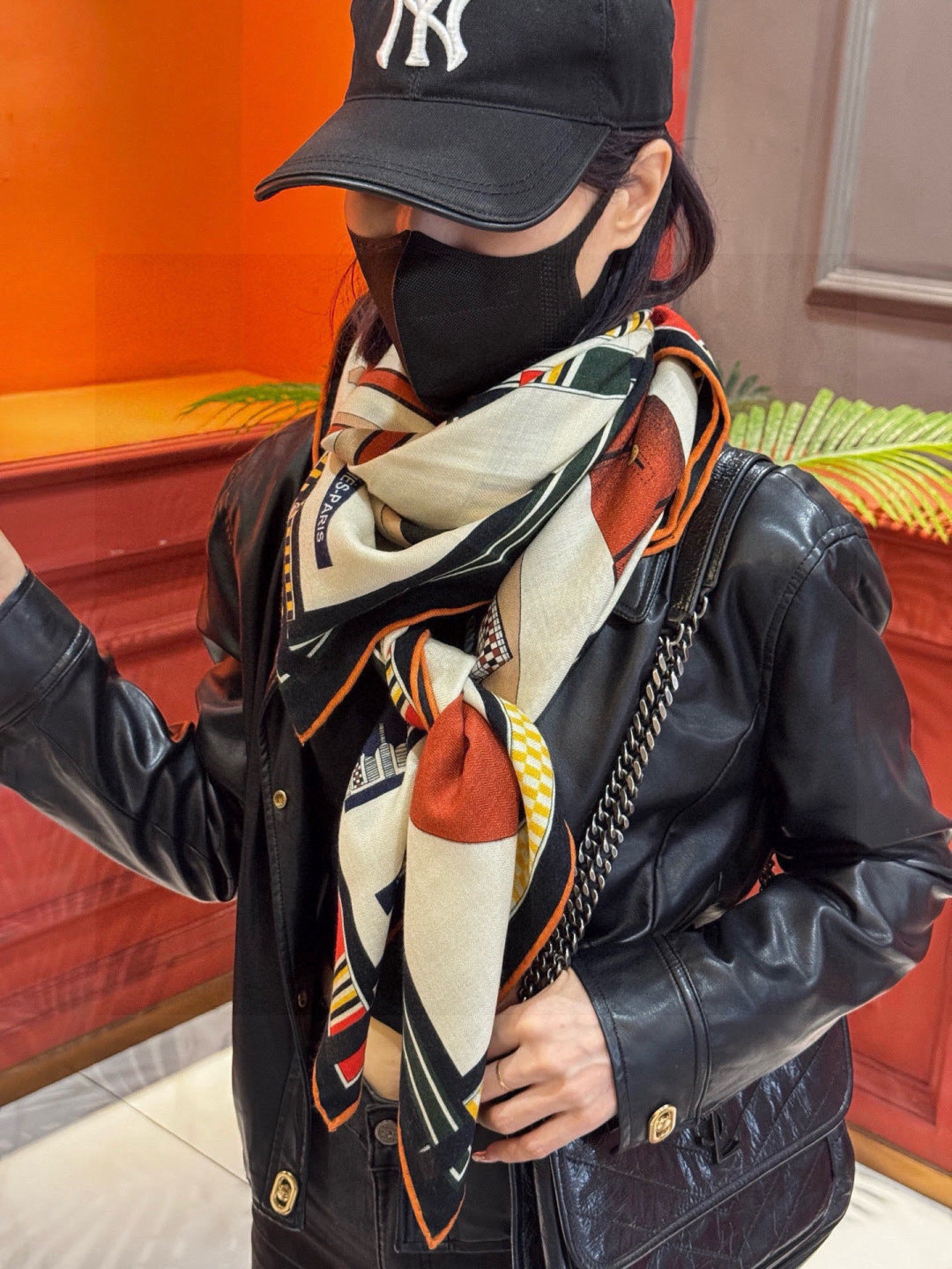 HM 25s Equestrianism Scarf 135cm Cream Black Cashmere Silk 970962