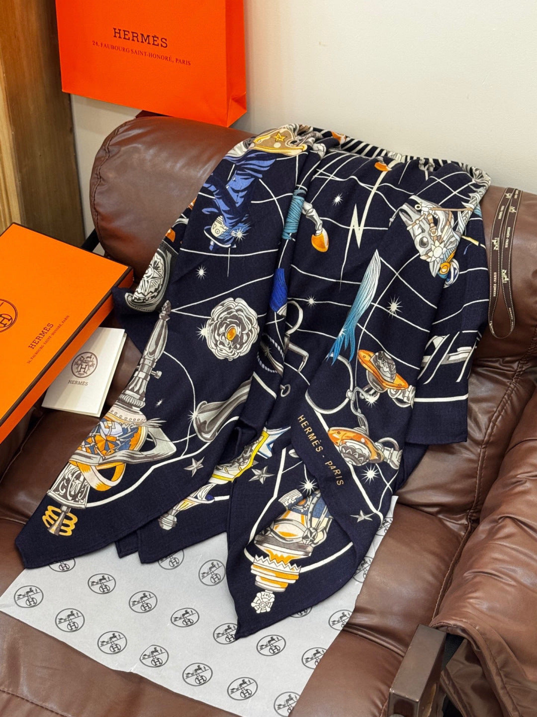 HM Starry Night Chorus Scarf 140cm Navy Blue Beige Cashmere 970970