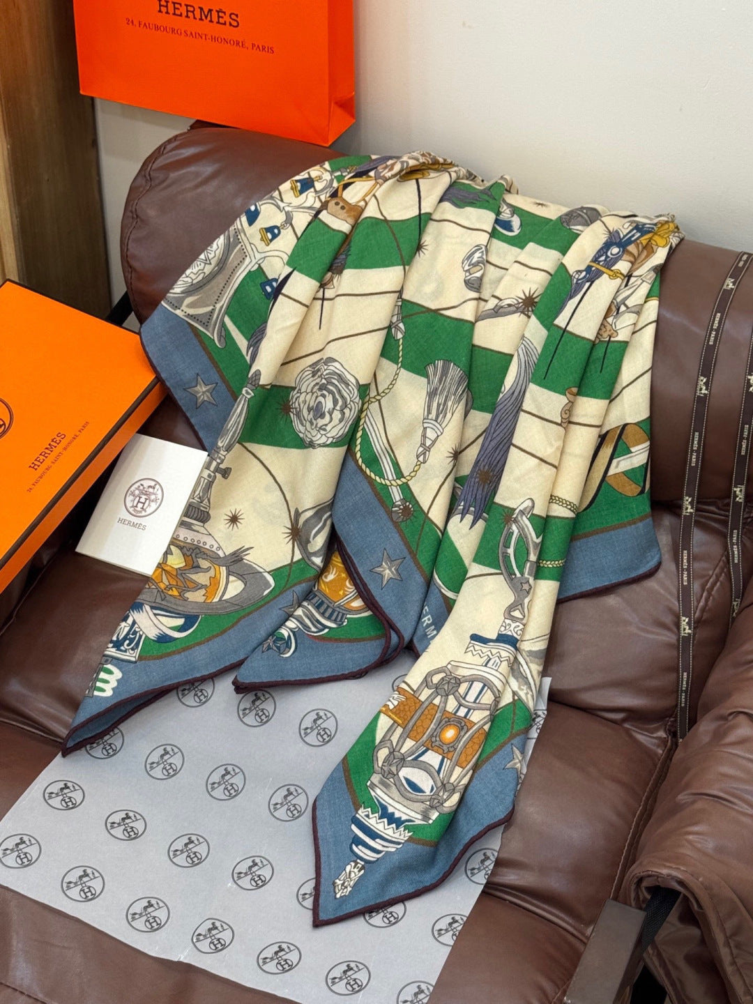 HM Starry Night Chorus Scarf 140cm Green Beige Cashmere 970972