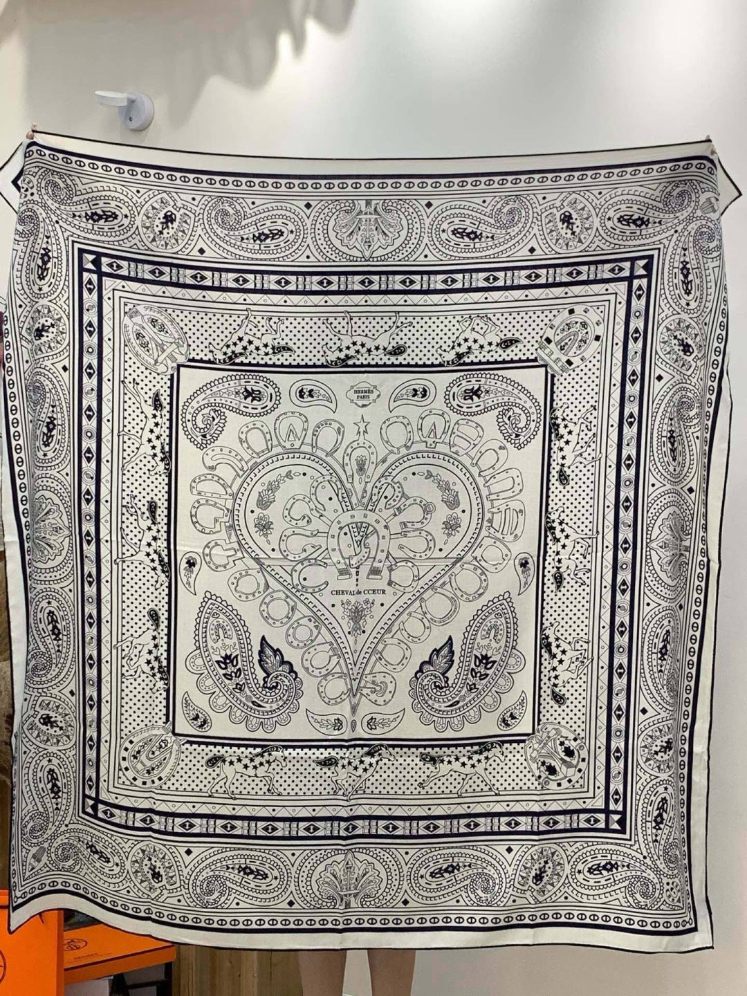 HM 25s Reversible Scarf 140cm White Black Cashmere 976274