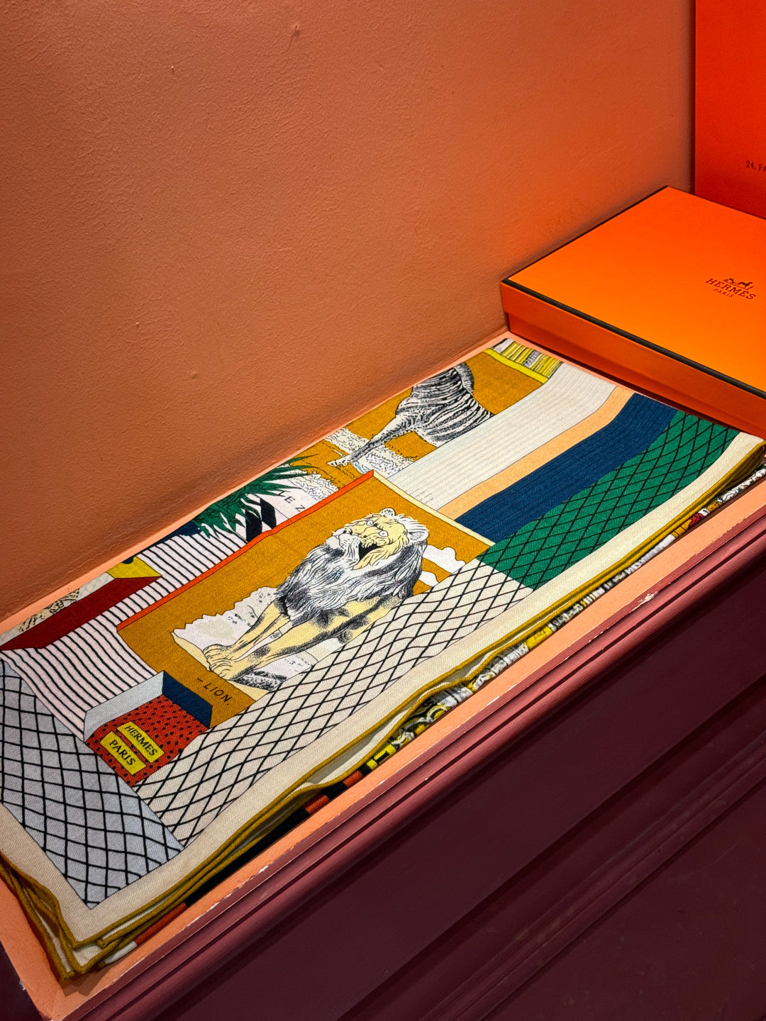 HM 25s Reversible Scarf 140cm Beige Red Cashmere 976277