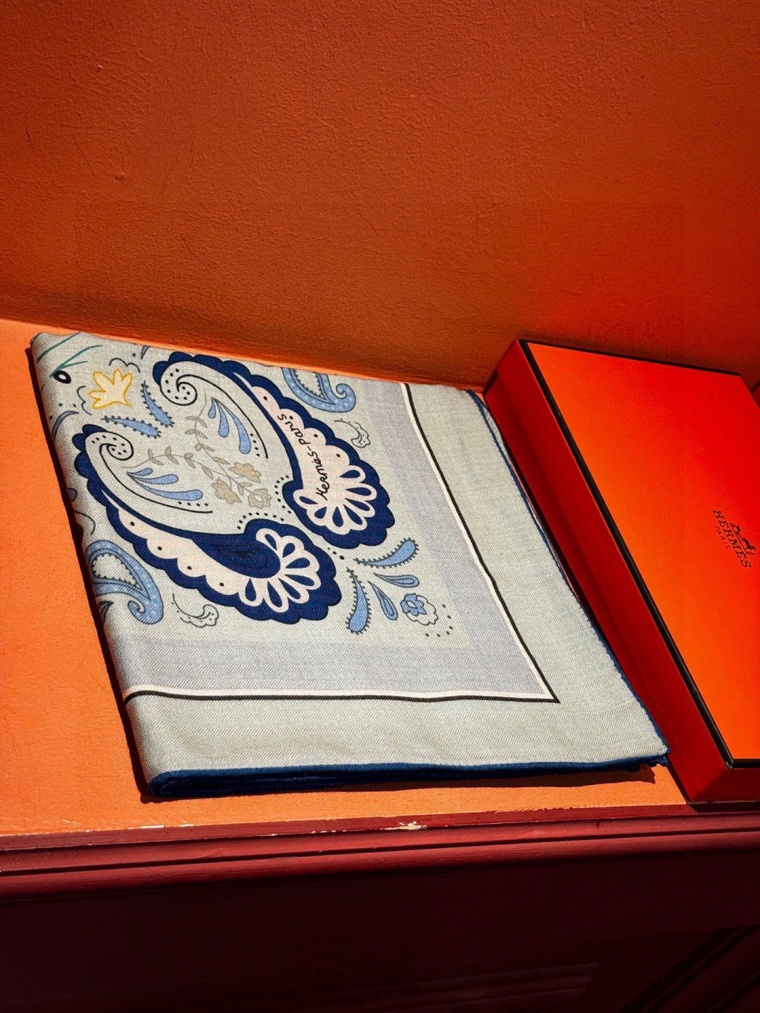 HM 25s Jungle Love Scarf 140cm Light Blue Cashmere 976286