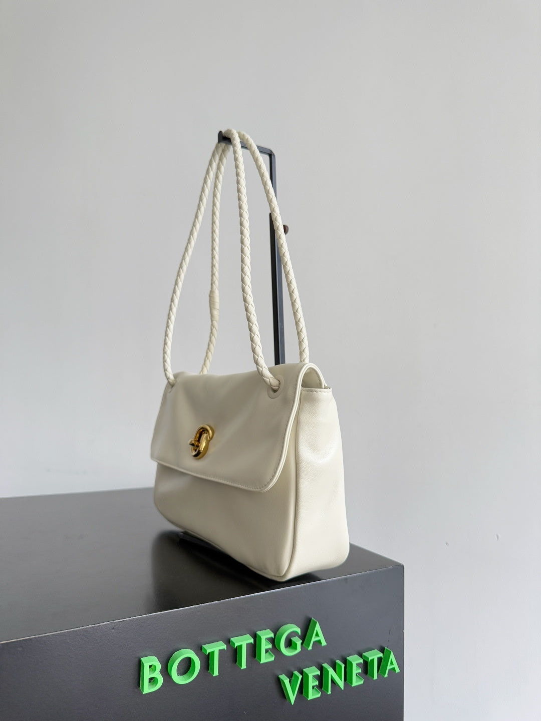 Bottega Veneta 2026 Madison Bag White Lambskin 129930