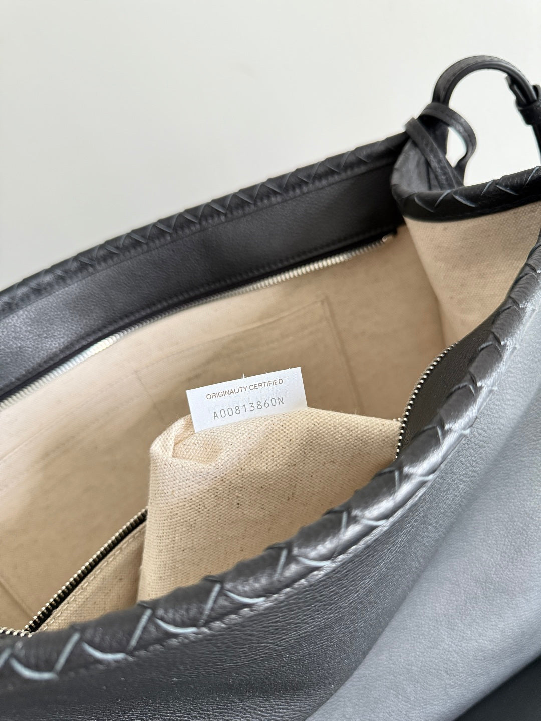 Bottega Veneta 2026 Corriere Zipped Messenger Bag Black Calfskin 136949