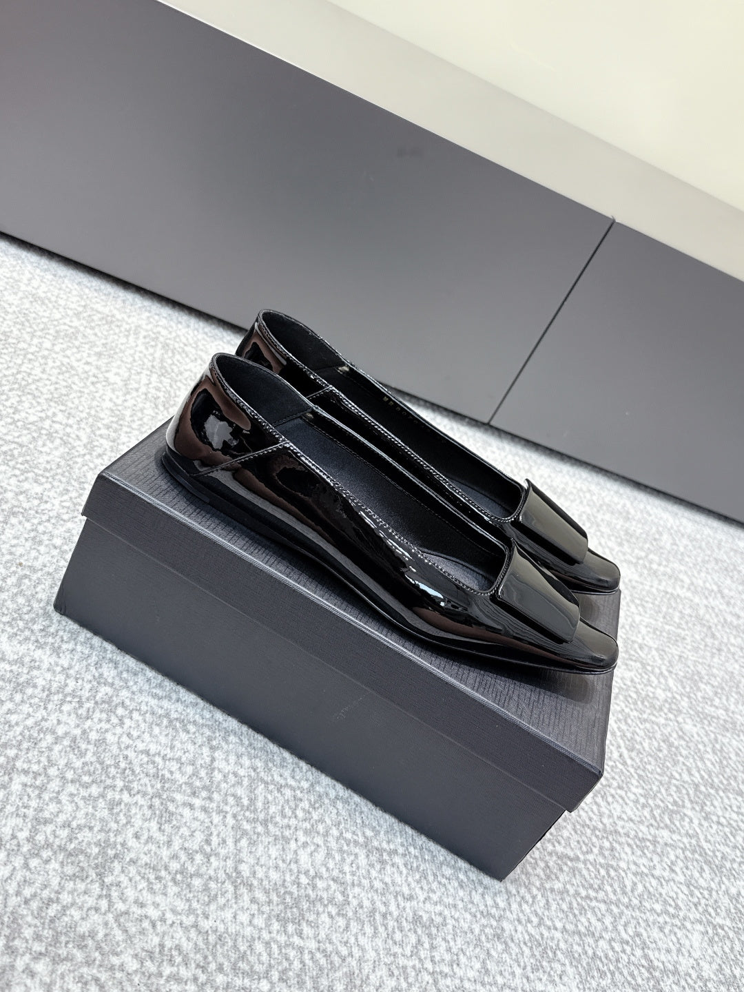 YSL 26ss Square Toe Loafers Black Patent Leather 662734