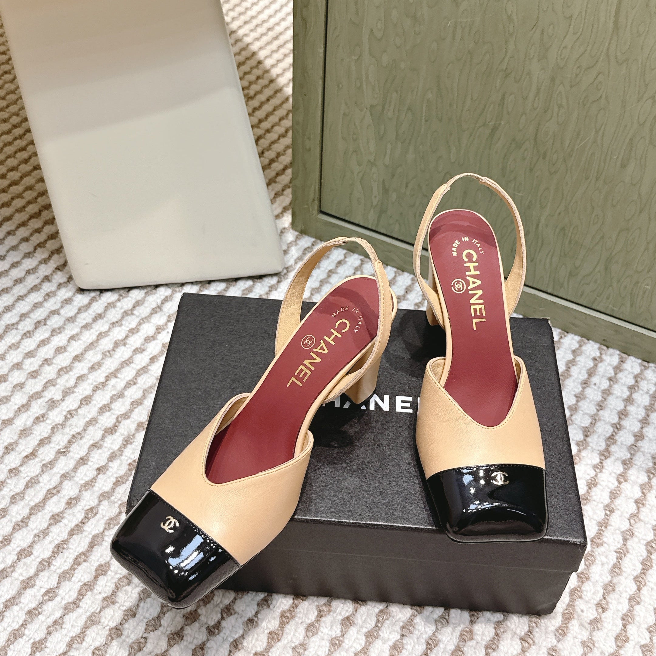 CC 26s Mary Jane Sandals 90 Beige Patent Leather Sheepskin 653545
