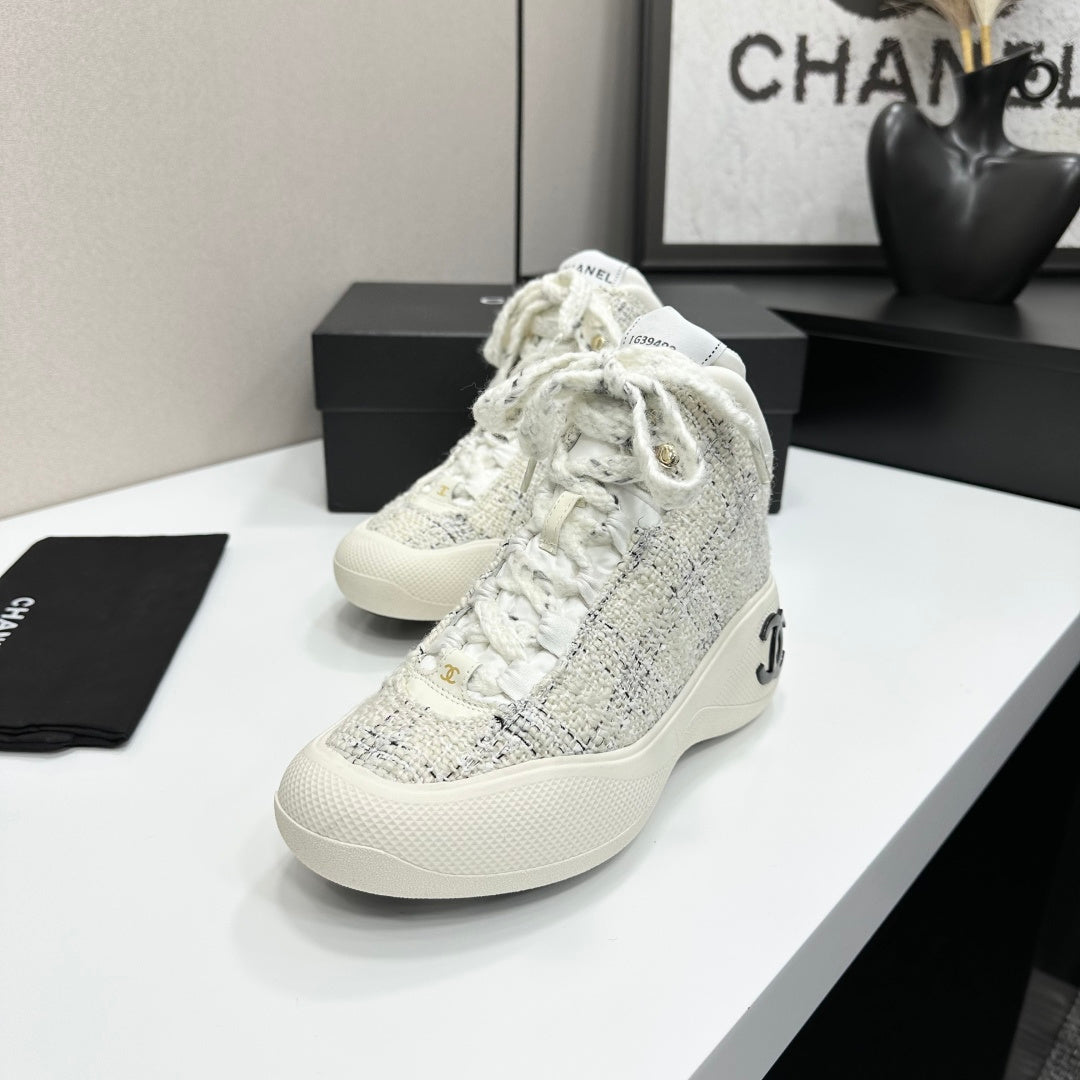 CC 26s Casual Sneakers Ivory Black Fabric Sheepskin 626369