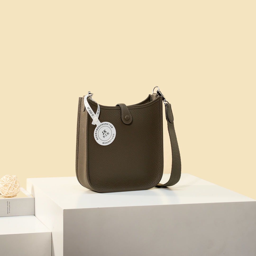 High-end Hermes 2026 Evelyne Bag 17cm Taurillon Clemence Leather 2