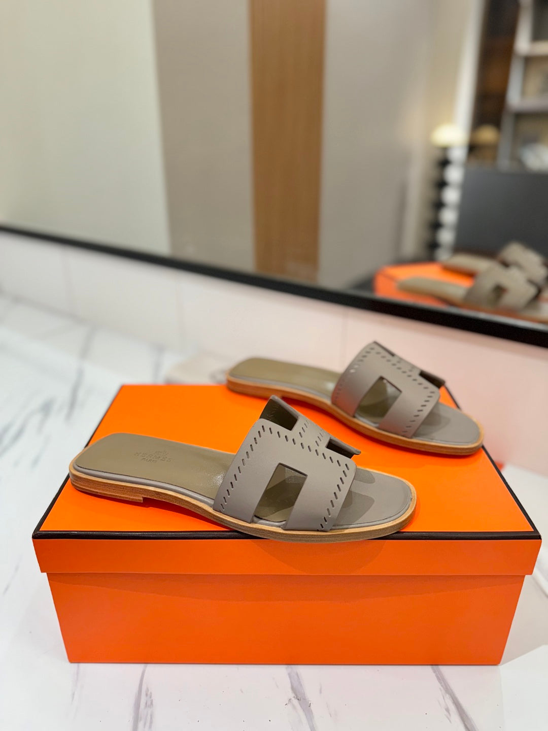 HM Oran Sandal Etoupe Perforate Cowhide 294872