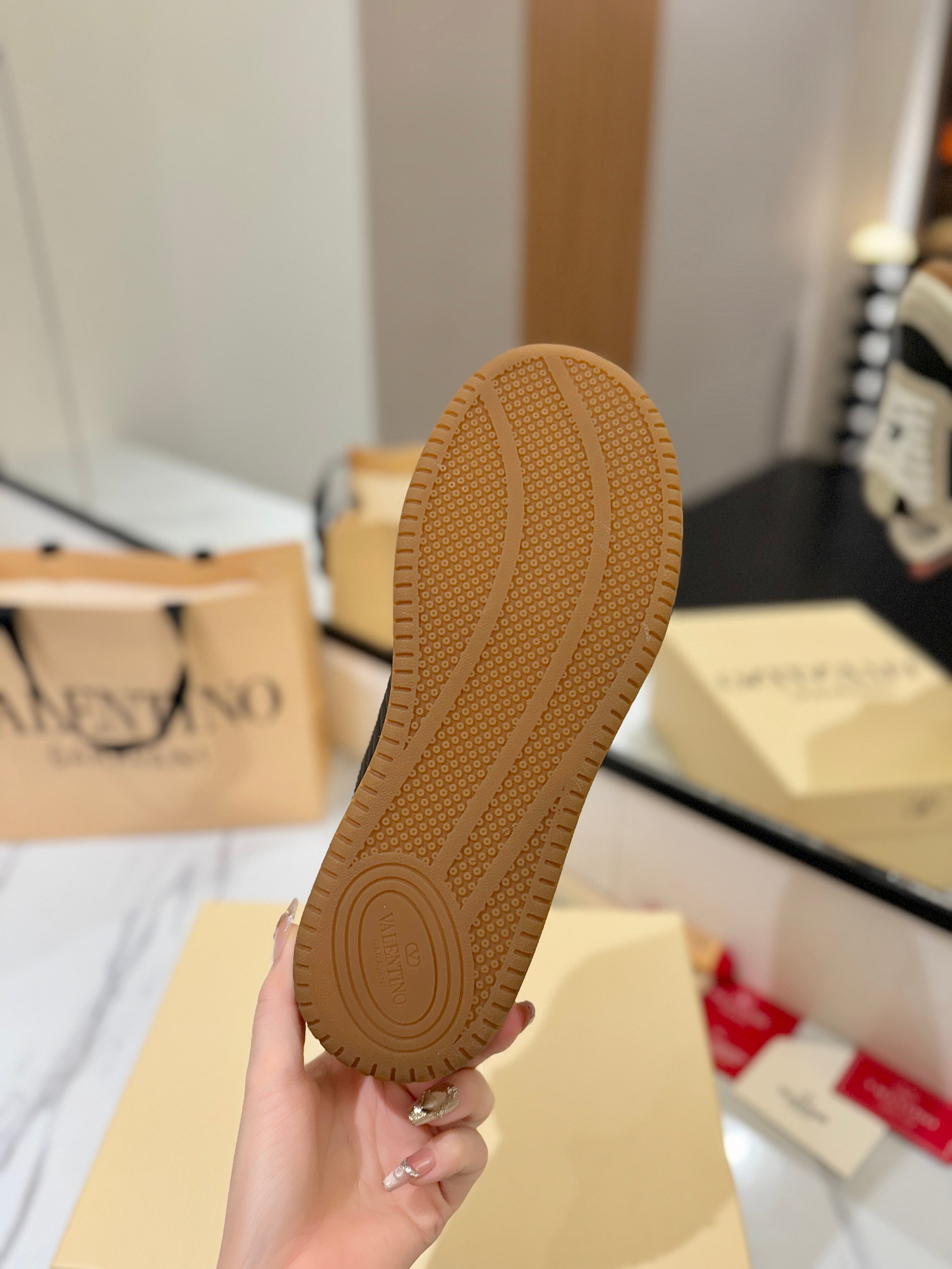 VT 25S  Casual Sneakers Light Gray Black Suede Cowhide  560751